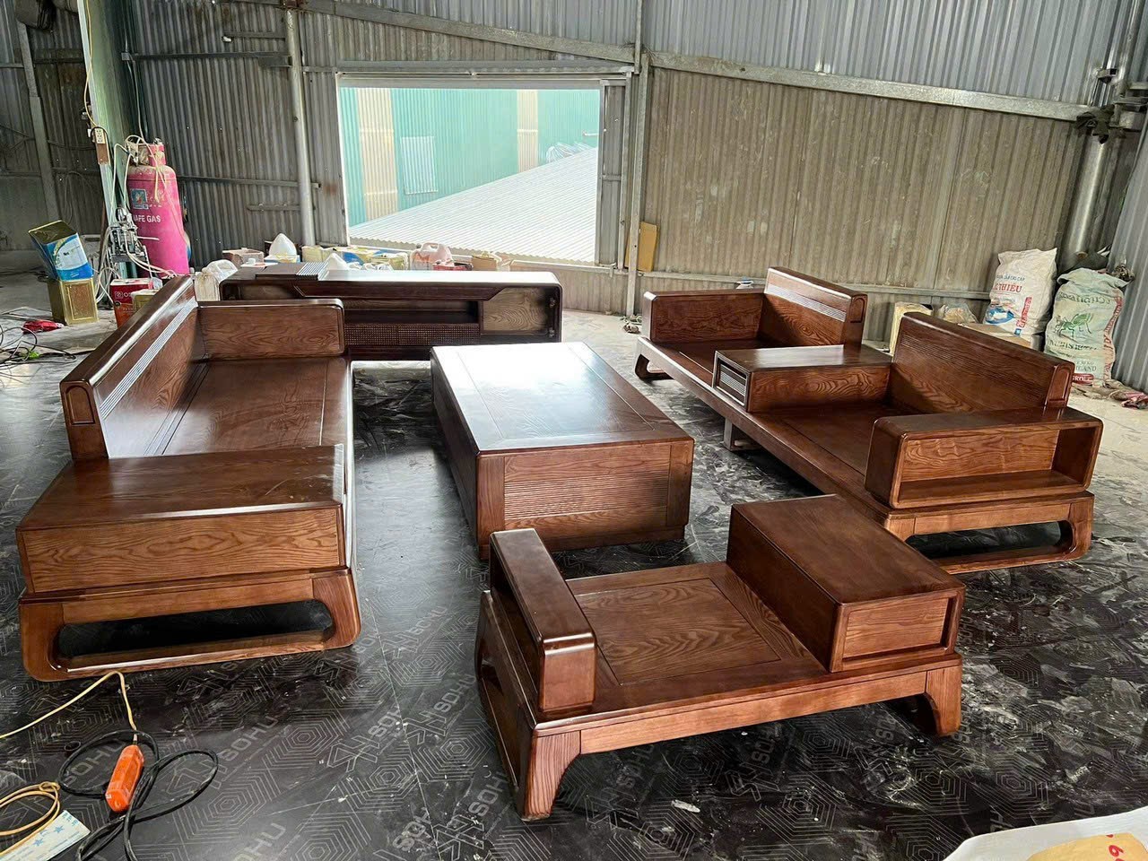 Bàn ghế phòng khách gỗ sồi lau vân tự nhiên giá xưởng DC08